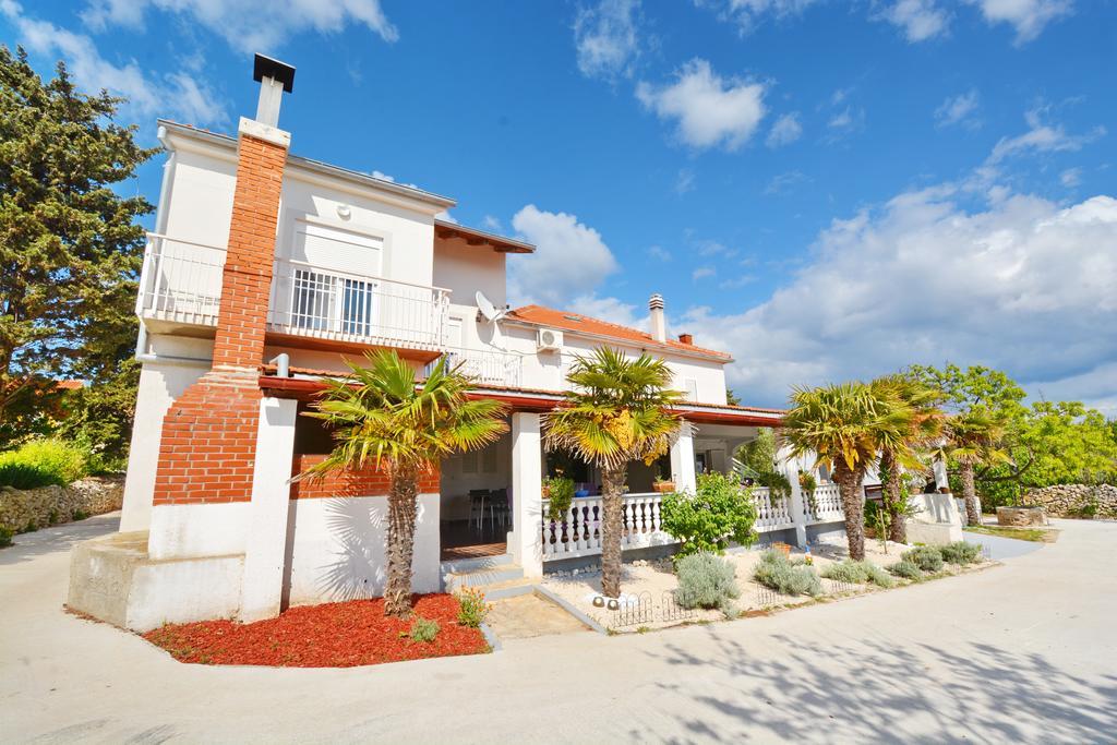 Apartments Katarina Вели-Рат Экстерьер фото