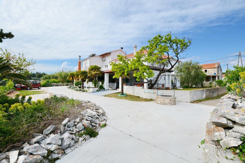 Apartments Katarina Вели-Рат Экстерьер фото