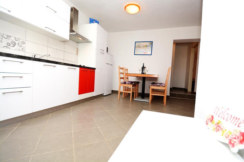 Apartments Katarina Вели-Рат Экстерьер фото