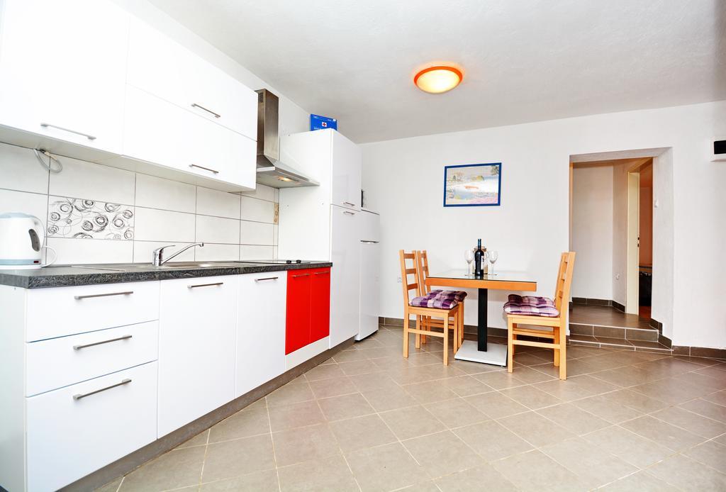 Apartments Katarina Вели-Рат Экстерьер фото