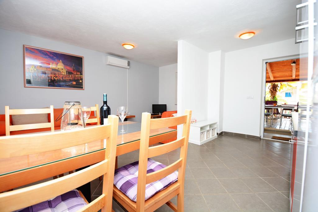Apartments Katarina Вели-Рат Экстерьер фото