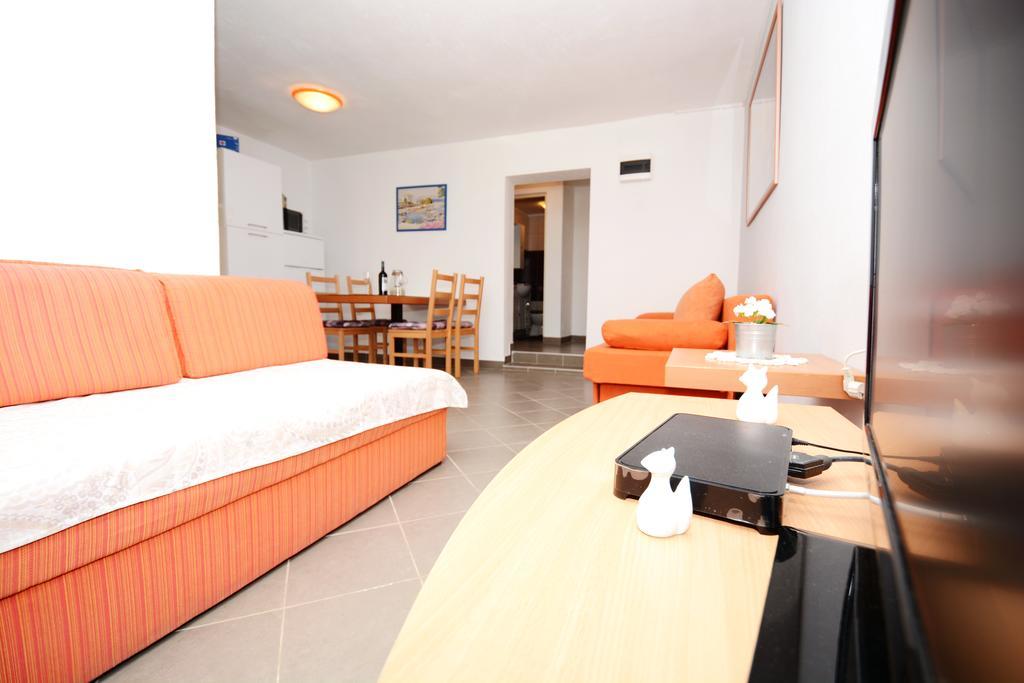 Apartments Katarina Вели-Рат Экстерьер фото