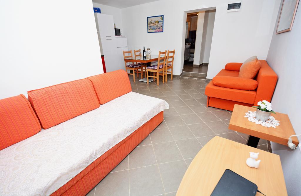 Apartments Katarina Вели-Рат Экстерьер фото
