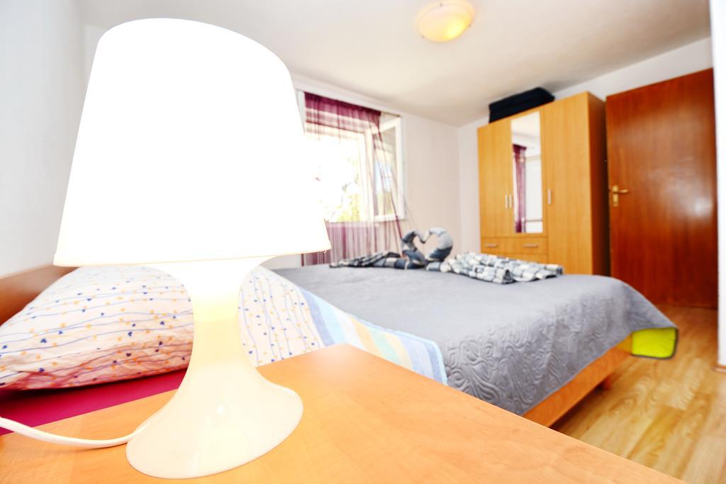 Apartments Katarina Вели-Рат Экстерьер фото
