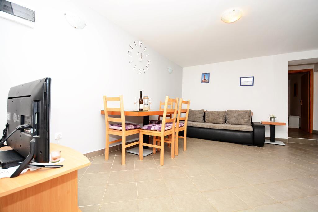 Apartments Katarina Вели-Рат Экстерьер фото