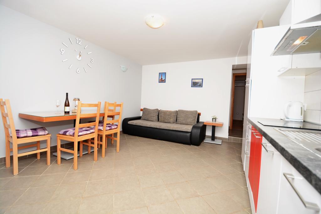 Apartments Katarina Вели-Рат Экстерьер фото
