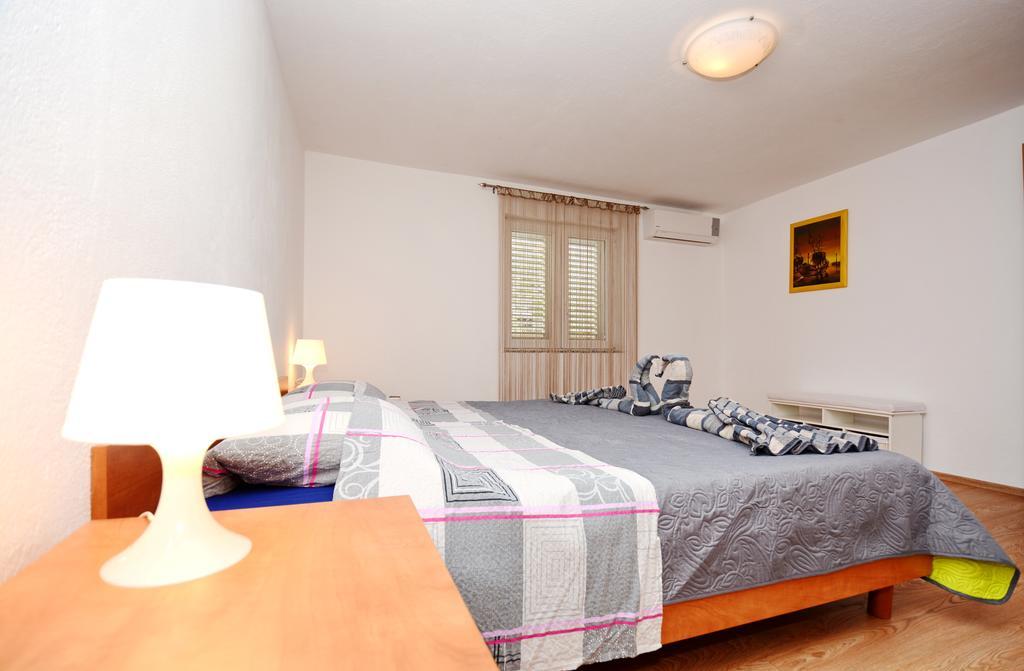 Apartments Katarina Вели-Рат Экстерьер фото