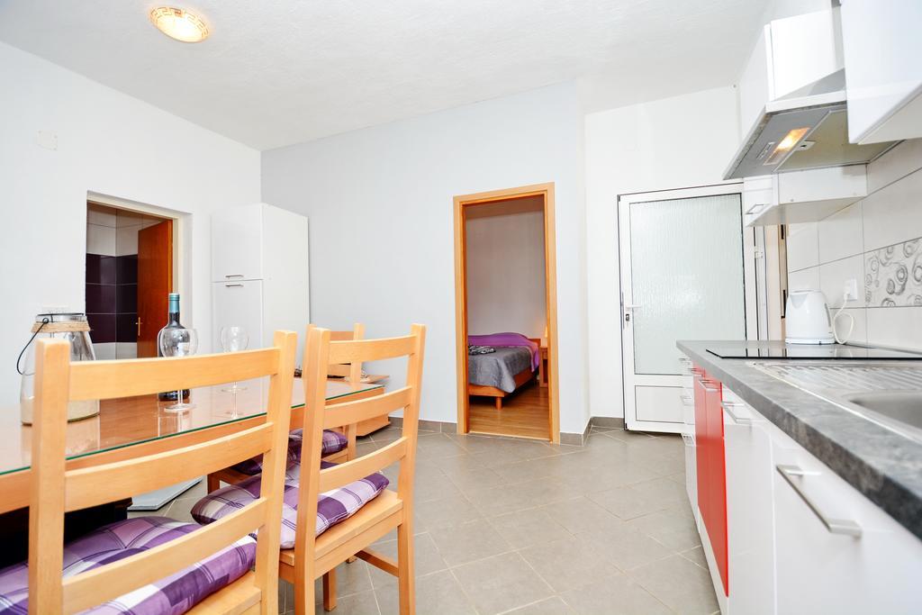Apartments Katarina Вели-Рат Экстерьер фото