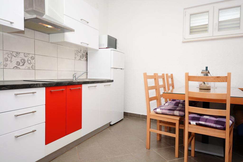 Apartments Katarina Вели-Рат Экстерьер фото