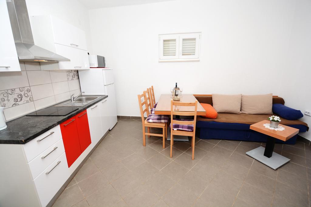 Apartments Katarina Вели-Рат Экстерьер фото